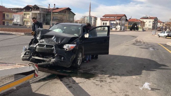 Aksaray’da otomobiller çarpıştı: 3 yaralı