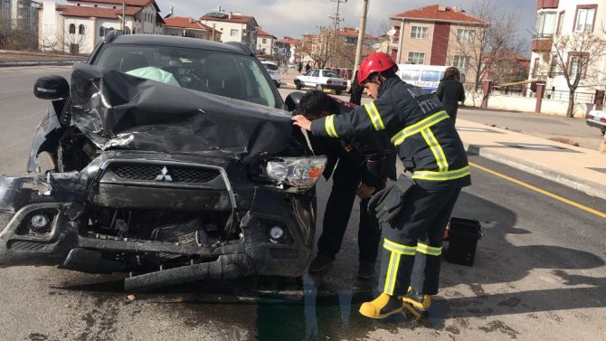 Aksaray’da otomobiller çarpıştı: 3 yaralı
