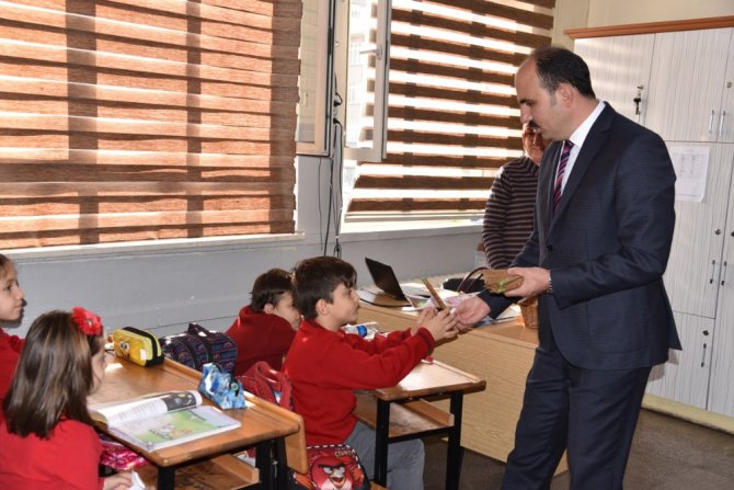 Konya’da öğrenciler doğa ve temizlik için yürüdü