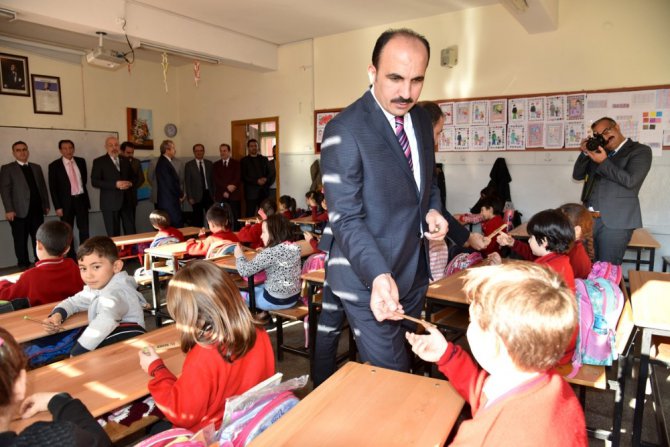 Konya’da öğrenciler doğa ve temizlik için yürüdü