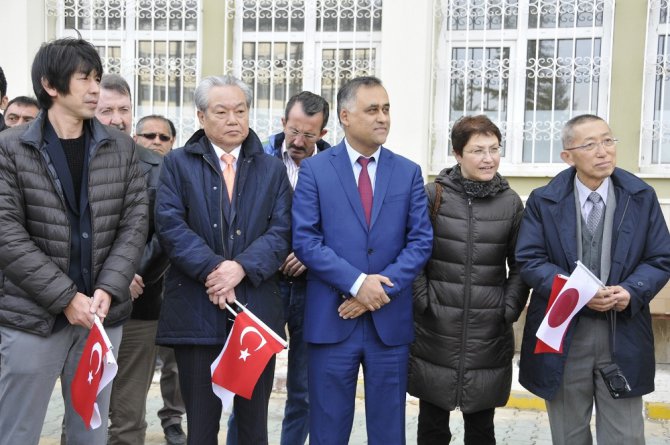 Selçuk Üniversitesinde öğrencilere helva ikramı