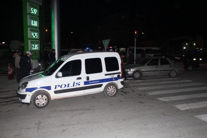 Polisten kaçıp 4 araca çarptı, 