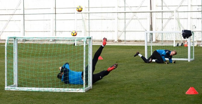 Atiker Konyaspor’da Fenerbahçe maçı hazırlıkları başladı