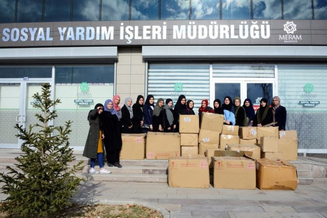 Meram’da giysi kampanyasına öğrencilerden destek