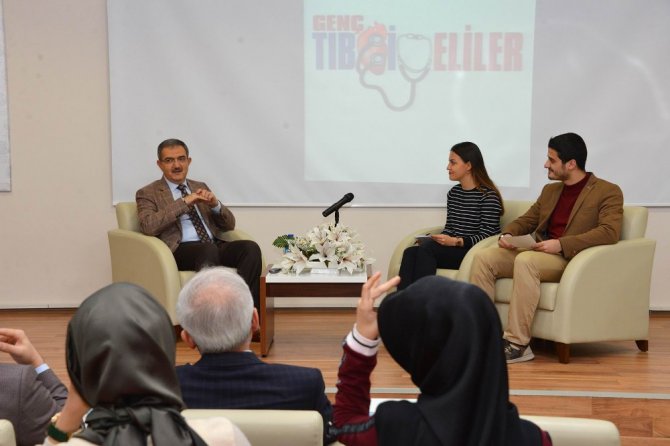Rektör Şahin, tıp öğrencileriyle tecrübelerini paylaştı
