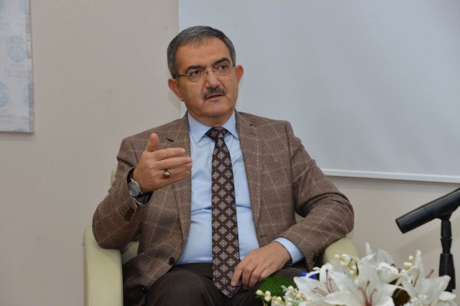 Rektör Şahin, tıp öğrencileriyle tecrübelerini paylaştı