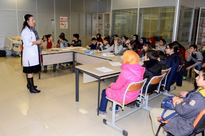 Bilim Kurdu’nda ortaokul öğrencilerine tıp dersi