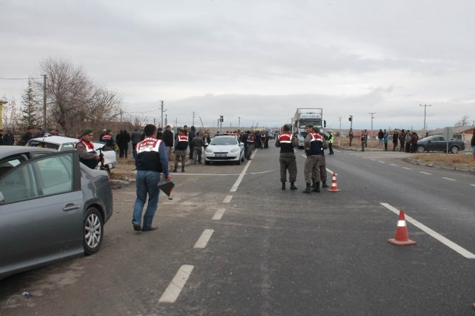 Aksaray’da iki otomobil çarpıştı: 1 ölü, 5 yaralı