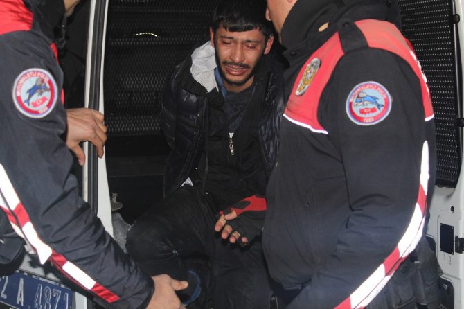 Alkollü şahıslar yüzünden bıçakladı