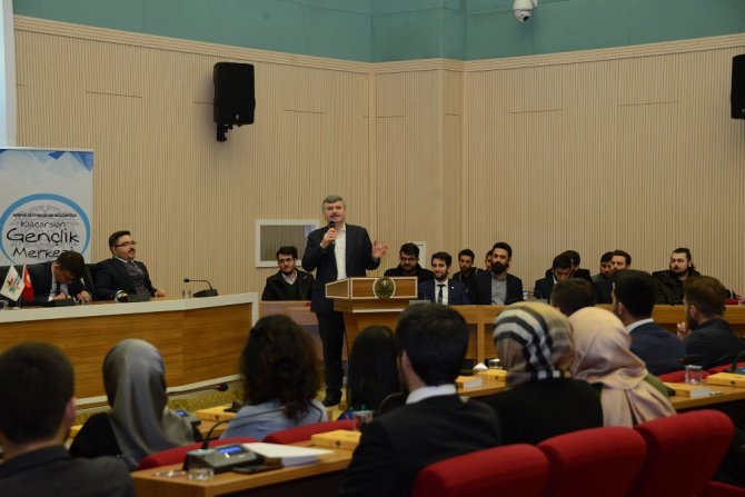 Başkan Akyürek: “Gençlik meclisleri mektep vazifesi görüyor”