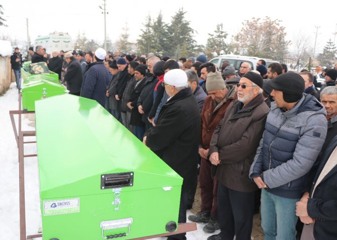 Konya’da yangında ölen baba ve 3 oğlu toprağa verildi