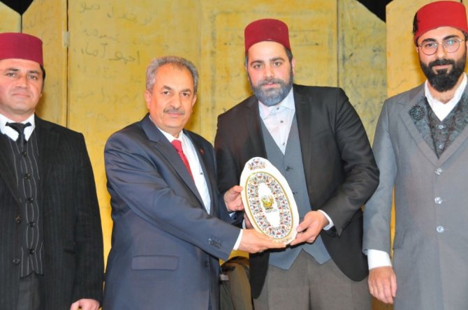 ‘Arz-ı Veda Mehmet Akif Ersoy’ Oyununa yoğun ilgi