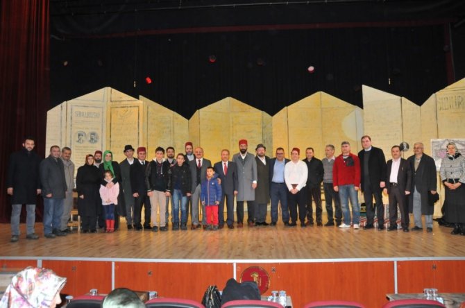 ‘Arz-ı Veda Mehmet Akif Ersoy’ Oyununa yoğun ilgi