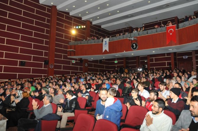 ‘Arz-ı Veda Mehmet Akif Ersoy’ Oyununa yoğun ilgi