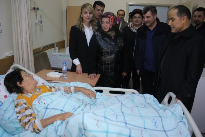 AK Parti heyeti hasta ve hasta yakınlarını ziyaret etti