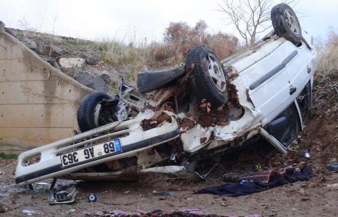 Aksaray’da otomobil menfeze devrildi: 4 yaralı