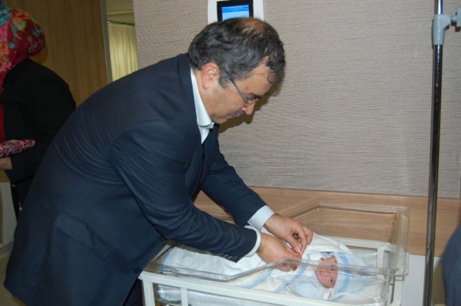 Konya’da yeni yılın ilk bebeği “Bekir” bebek oldu