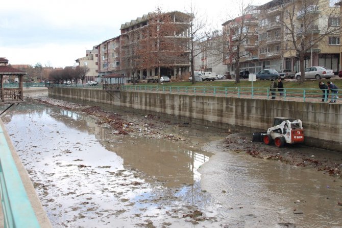 BSA kanalında temizlik çalışması