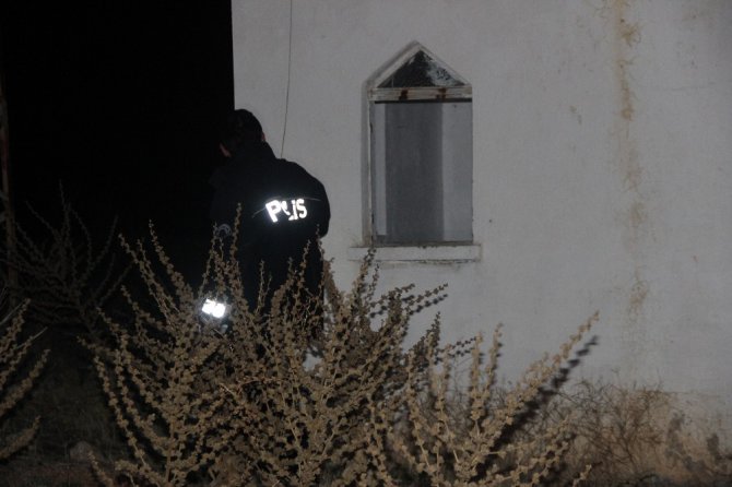 Domuz bağı yöntemiyle bağlanarak ölüme terk edildi