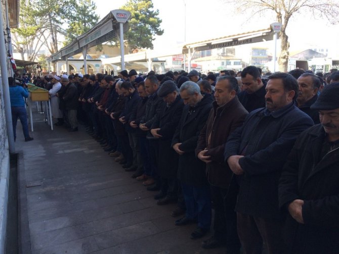 Silahlı saldırıda hayatını kaybedenler defnedildi