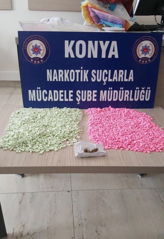 Narkotik polisi 7 bin extacy hap ele geçirdi