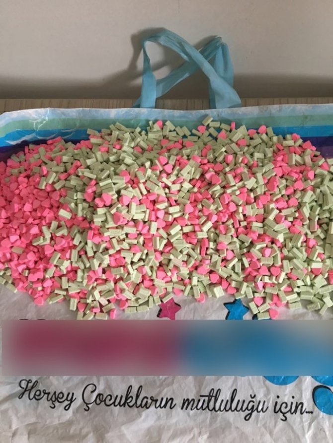 Narkotik polisi 7 bin extacy hap ele geçirdi