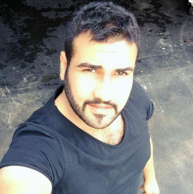 Dubalara çarpan motosikletli hayatını kaybetti