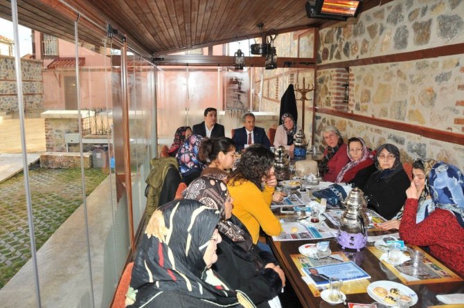 Akşehir’de “Hanım Kardeşlerimiz ile Akşehirimizi Konuşuyoruz” toplantıları
