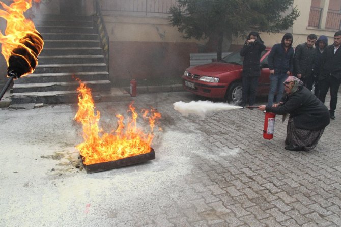 Huğlu Mahallesindeki evler yangın tüpleriyle donatıldı