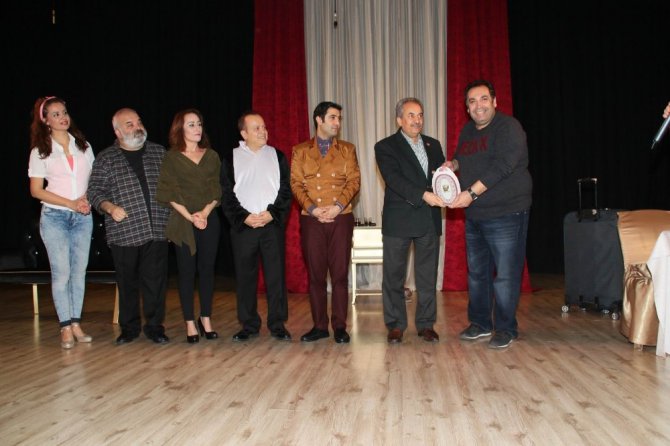Akşehir’de “Vay sen misin ben olan” isimli tiyatro sahnelendi
