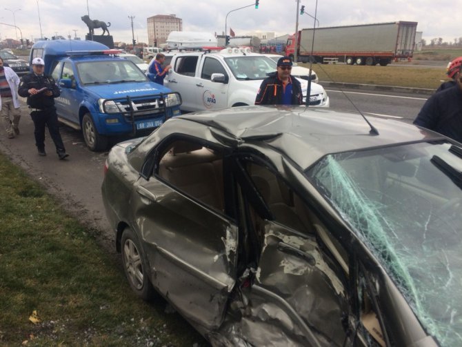 Aksaray’da ambulans ile otomobil çarpıştı: 5 yaralı