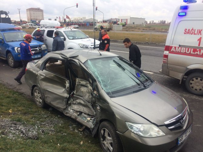 Aksaray’da ambulans ile otomobil çarpıştı: 5 yaralı