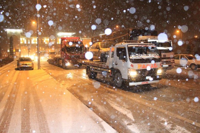 Konya’da ulaşıma kar engeli