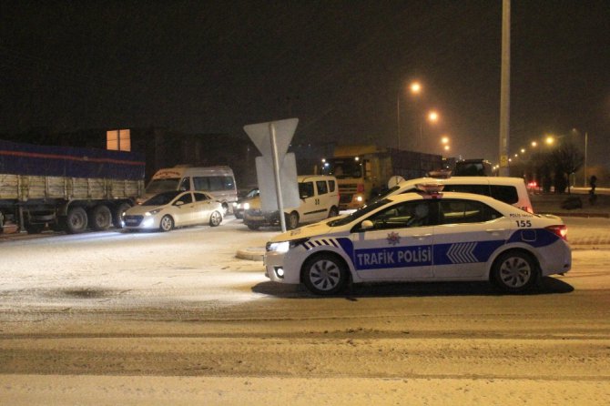 Konya’da ulaşıma kar engeli