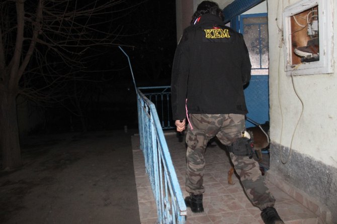 Uyuşturucu tacirlerine şafak operasyonu: 28 gözaltı