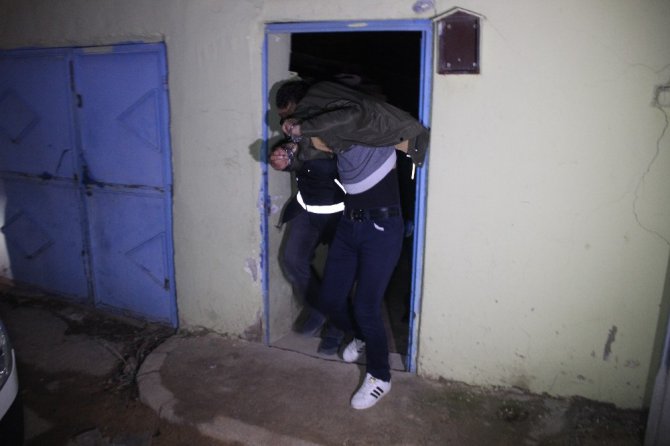 Uyuşturucu tacirlerine şafak operasyonu: 28 gözaltı
