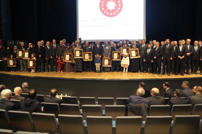 Konya’da şehit aileleri ve gazilere devlet ödünç madalyaları verildi