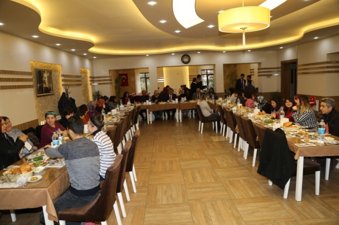 Başkan Özgüven, hastalarla bira raya geldi