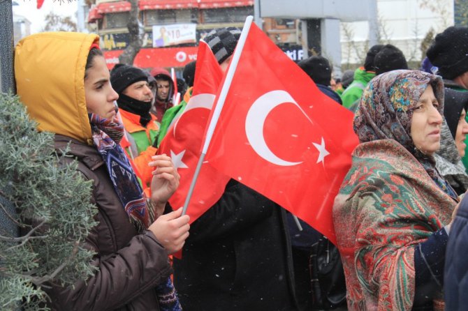 Konya’da “Her An Dua Her Yer Türk Bayrağı” kampanyası