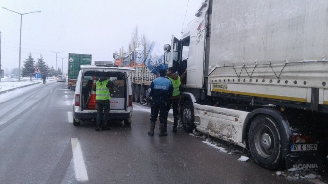 Seydişehir Belediyesinden yolda kalan vatandaşlara kumanya
