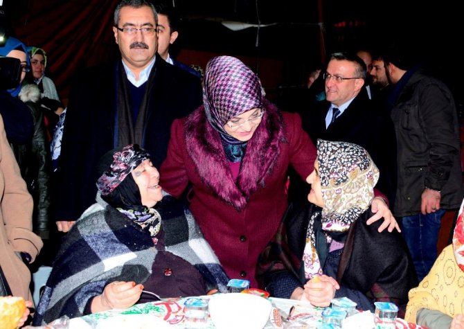 Başkan Toru pazarcı esnafıyla buluştu
