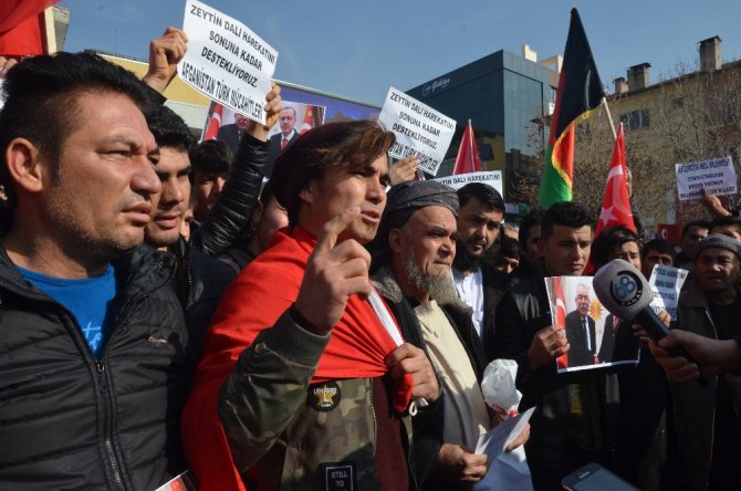 Aksaray’da yaşayan Afganlılar gönüllü askerlik başvurusu yaptı