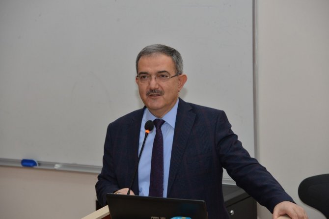 Rektör Şahin, tecrübelerini tıp öğrencileriyle paylaştı