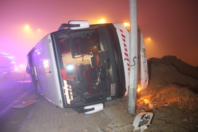 Konya’da yolcu otobüsü devrildi: 11 yaralı
