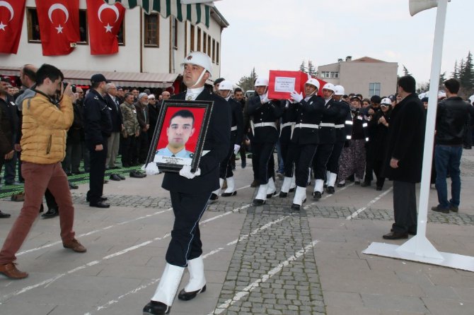 Kazada şehit olan Konyalı polis son yolculuğuna uğurlandı