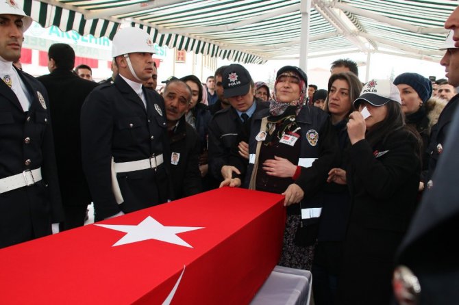 Kazada şehit olan Konyalı polis son yolculuğuna uğurlandı