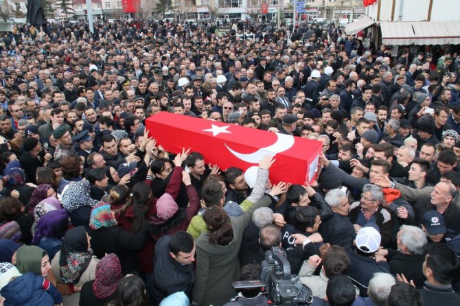 Kazada şehit olan Konyalı polis son yolculuğuna uğurlandı