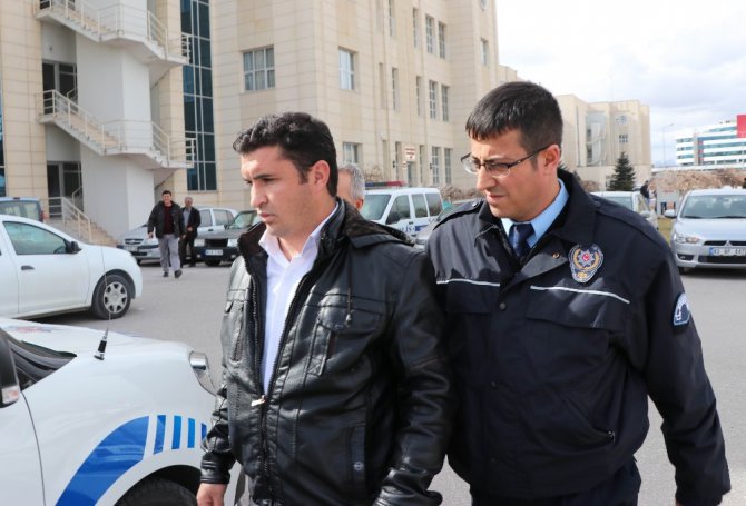 Tırı otomobilin üstüne sürdü, 