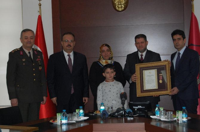 Konya’da şehit aileleri ve gazilere devlet övünç madalyaları verildi