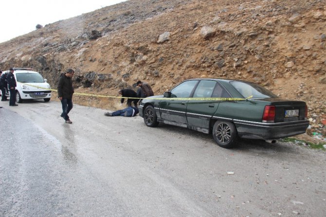 Konya’da yol kenarında ceset bulundu